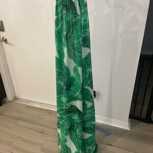 NWT Olivaceous Green Leaf Print Halter Maxi Dress Size Large